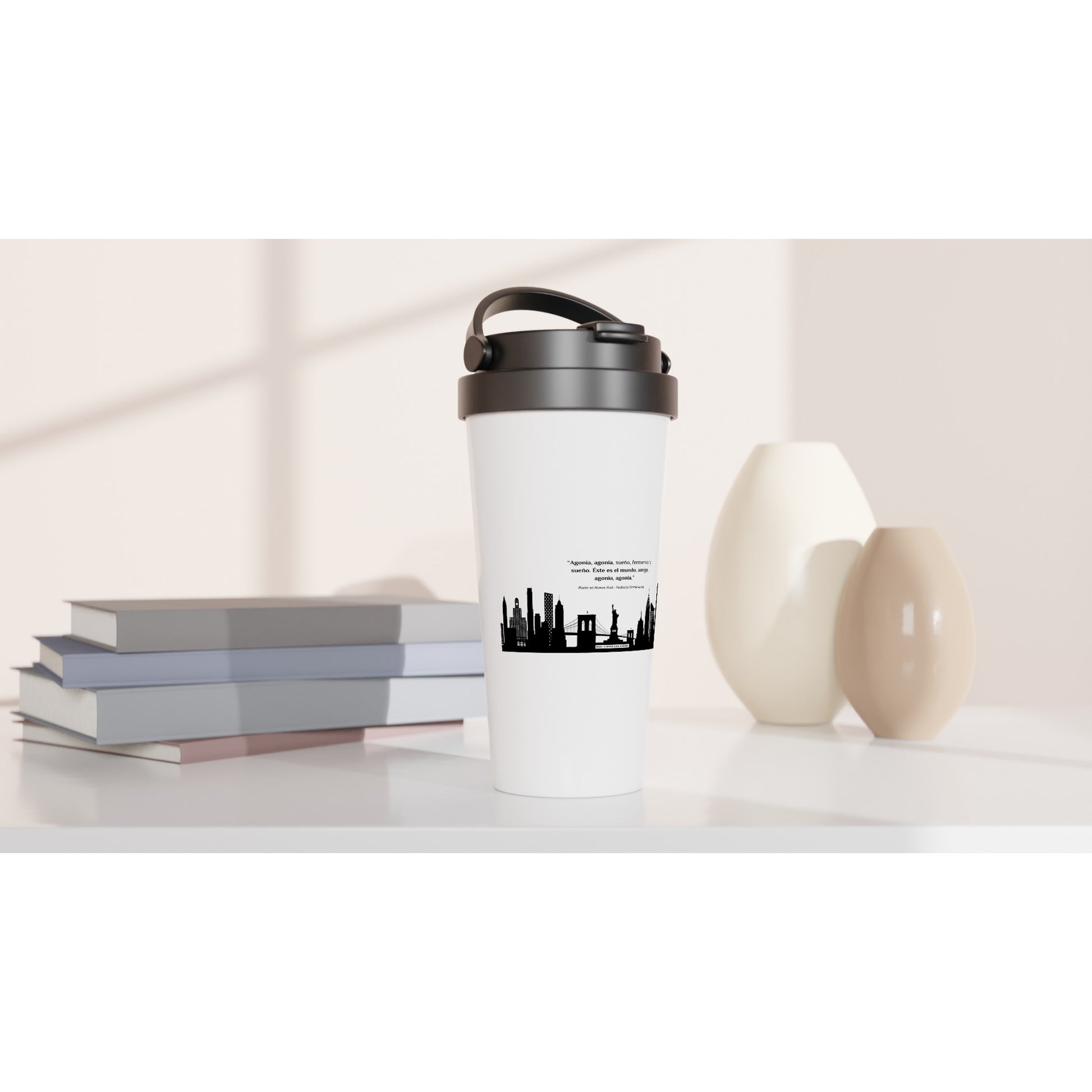 Celebra a Federico García Lorca con el termo premium oficial de la Gira Lorquiana 2025. Edición limitada, diseño exclusivo con la frase “Agonía, agonía...”. Mantiene bebidas calientes 12h y frías 24h. ¡Hazte con el tuyo y apoya la cultura!